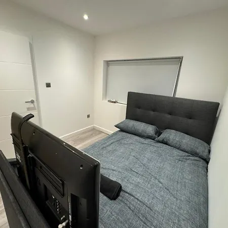 Modern 2bd Apartment *