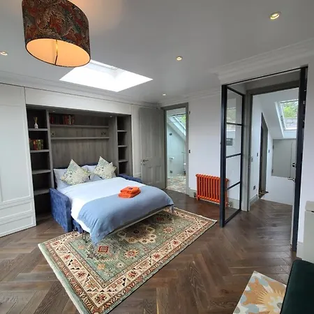 Boutique Linden Gardens 1st Floor And Loft Apartment London