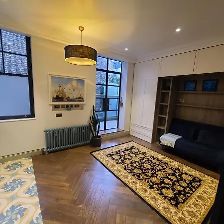 Apartment Boutique Linden Gardens 1st Floor And Loft *