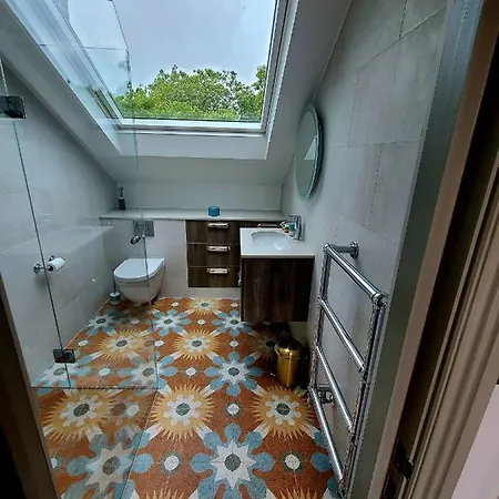 Boutique Linden Gardens 1st Floor And Loft Apartment *