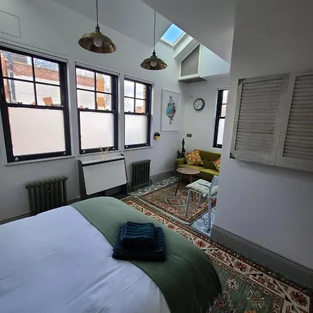 Boutique Linden Gardens 1st Floor And Loft Apartment *