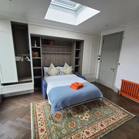 Boutique Linden Gardens 1st Floor And Loft Apartment London