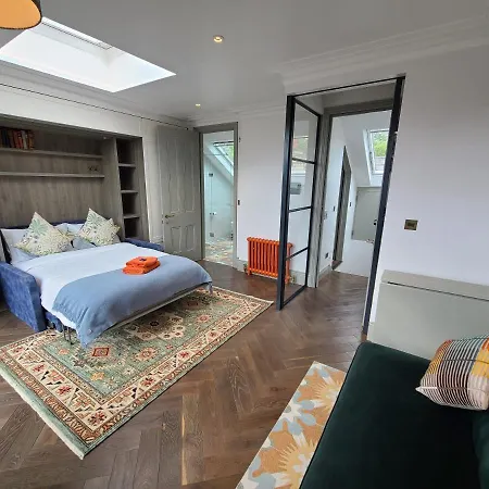 Boutique Linden Gardens 1st Floor And Loft Apartment