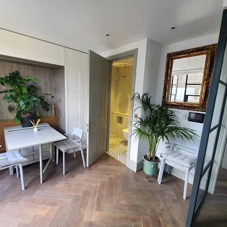 Boutique Linden Gardens 1st Floor And Loft Apartment