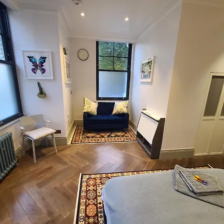 Boutique Linden Gardens 1st Floor And Loft Apartment *