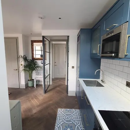Boutique Linden Gardens 1st Floor And Loft Apartment