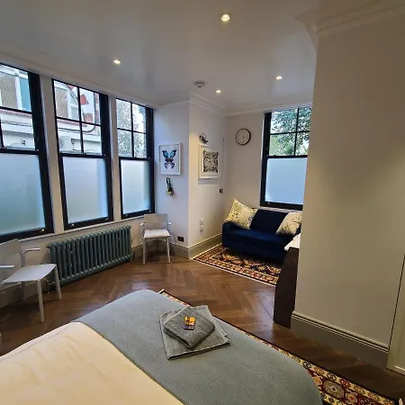 Boutique Linden Gardens 1st Floor And Loft Apartment