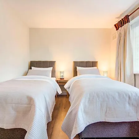 Free Parking Charming Private Apt Perivale