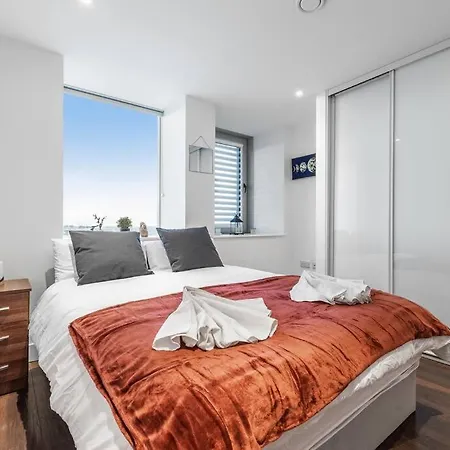 One Bedroom Flat In Bp36 *