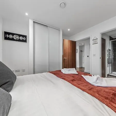 Apartment One Bedroom Flat In Bp36 *