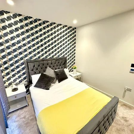 East Riverside Apartment *