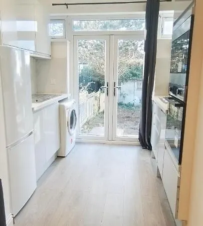 Apartment Hendon Garden In *