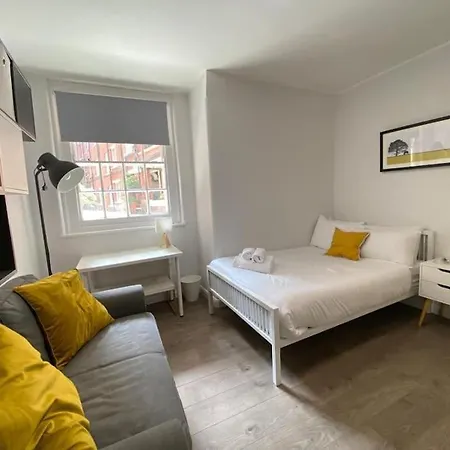 Stylish 2br Retreat In King's Cross, Διαμέρισμα *
