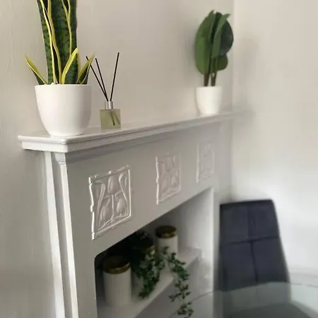 Stylish 2br Retreat In King's Cross, *