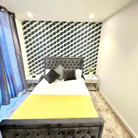 Apartment East Riverside London