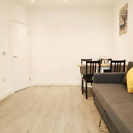 Hendon Garden In Apartment *
