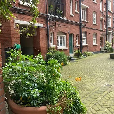 Stylish 2br Retreat In King's Cross,