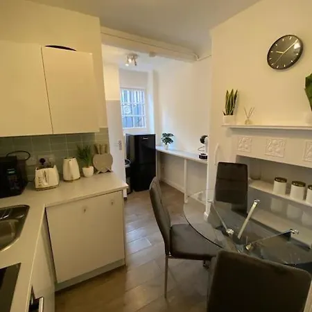 Stylish 2br Retreat In King's Cross, London