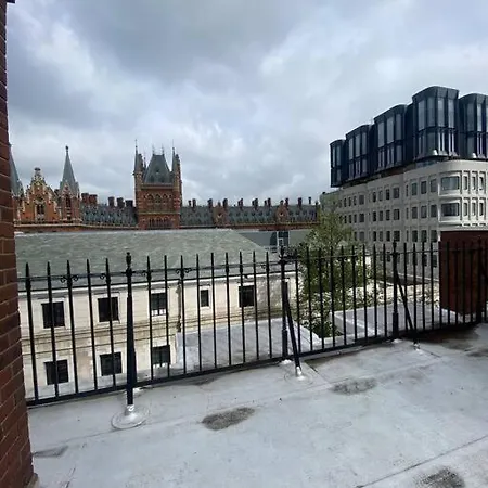 Stylish 2br Retreat In King's Cross, *