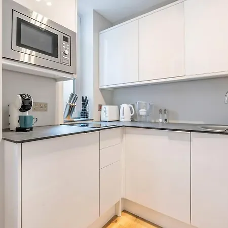 Stylish In Chelsea Apartment London