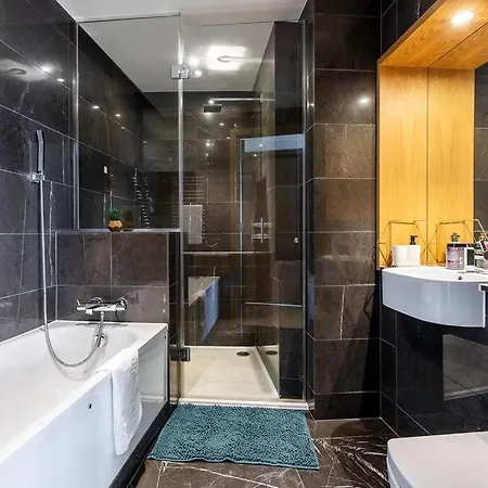 Panoramic Balcony Luxury Apartment *