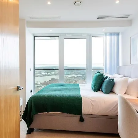 Panoramic Balcony Luxury London