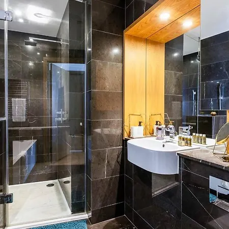Panoramic Balcony Luxury London