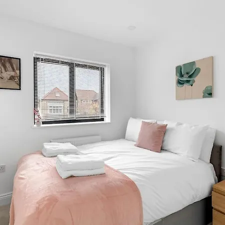 Apartment West Garden Luxury Near Elizabeth Line *