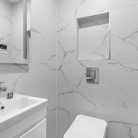 Apartment West Garden Luxury Near Elizabeth Line London