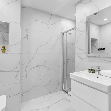 Apartment West Garden Luxury Near Elizabeth Line