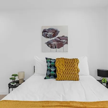 West Garden Luxury Near Elizabeth Line Apartment