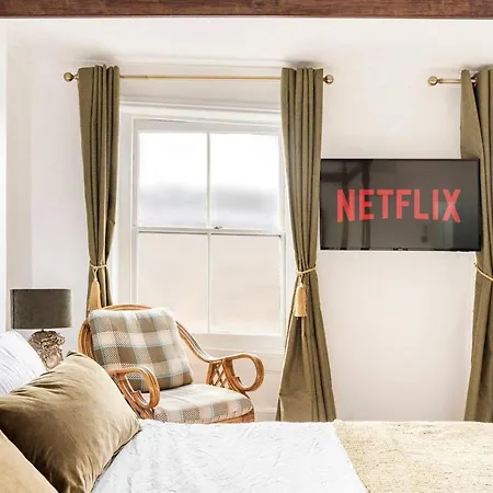 Apartment Victorian Style W/ Four-poster Bed In Camden Town London