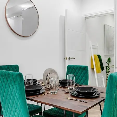 West Garden Luxury Near Elizabeth Line * London