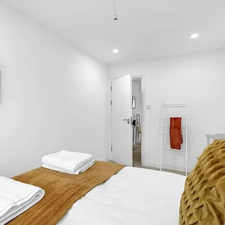 Apartment West Garden Luxury Near Elizabeth Line *