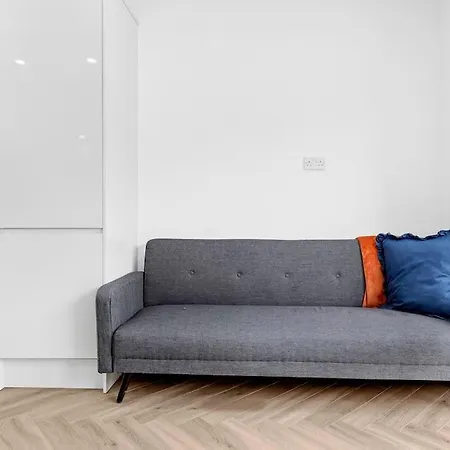 Apartment West Garden Luxury Near Elizabeth Line London