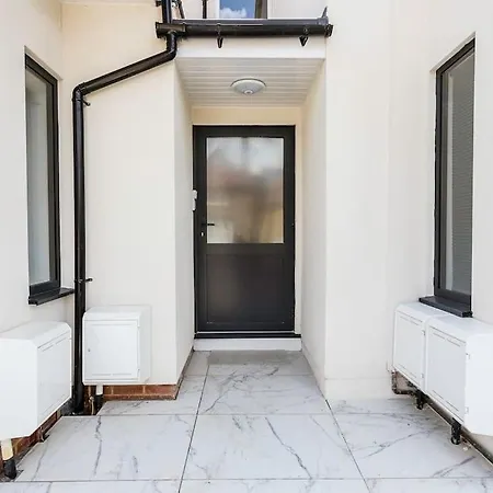 West Garden Luxury Near Elizabeth Line