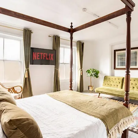 Victorian Style W/ Four-poster Bed In Camden Town * London