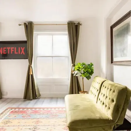Victorian Style W/ Four-poster Bed In Camden Town Apartment
