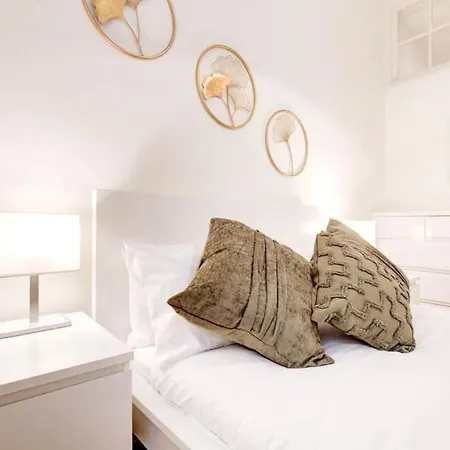 Apartment Spacious 3 Bedroom West Kensington Near Olympia & Westfield