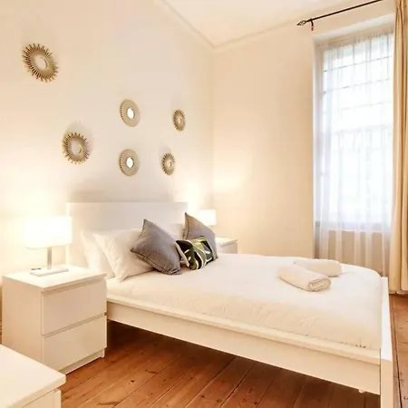 Apartment Spacious 3 Bedroom West Kensington Near Olympia & Westfield *