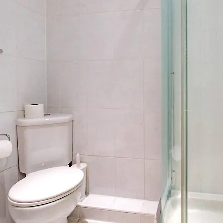 Apartment Spacious 3 Bedroom West Kensington Near Olympia & Westfield *
