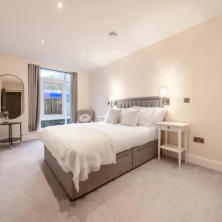 Candler Mews - Twickenham