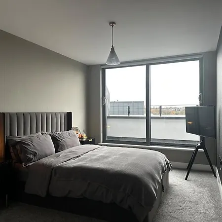 Luxury Penthouse Apartment *