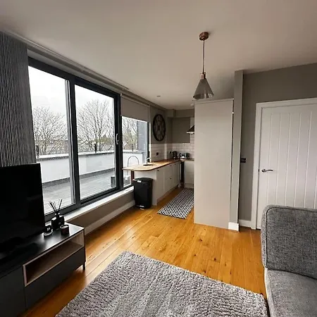 Luxury Penthouse * Uxbridge