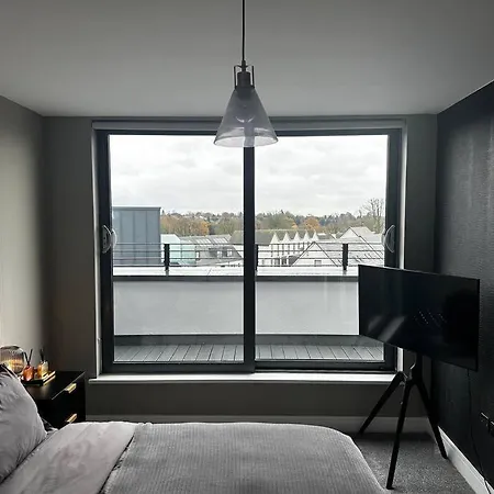 Luxury Penthouse Uxbridge