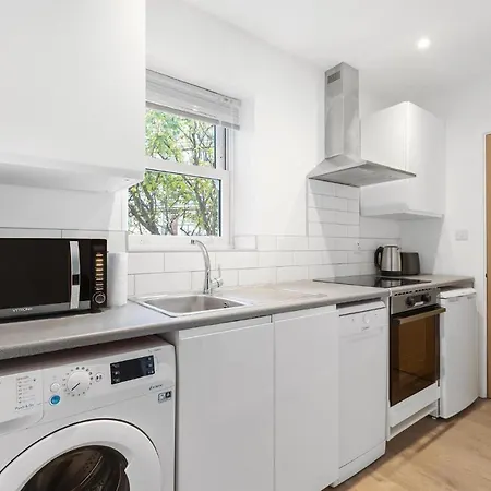 Prime Location Flats Apartment *