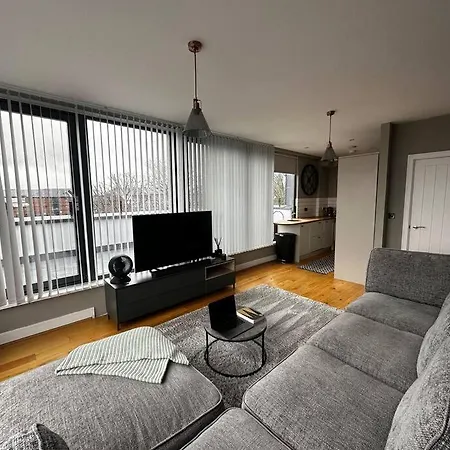 Luxury Penthouse Apartment *