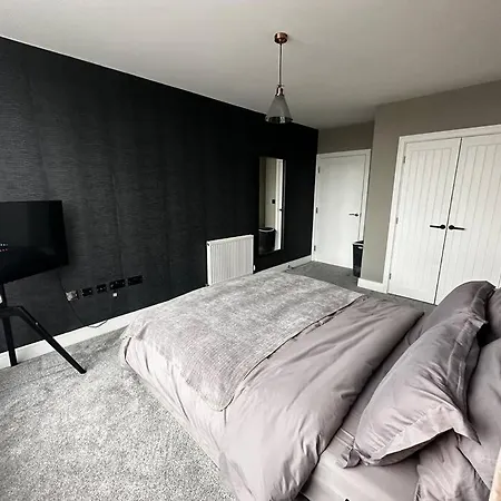 Luxury Penthouse Apartment *