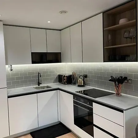 Brand New 1 Bedroom Apartment Edgware