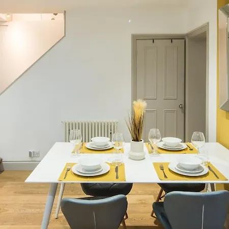 Superb Retreat Central Next Tube *